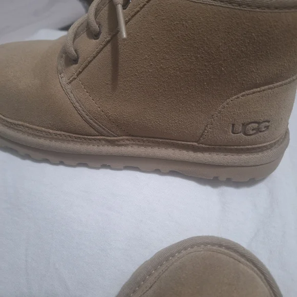 Women's Uggs size 9 - Picture 3 of 7